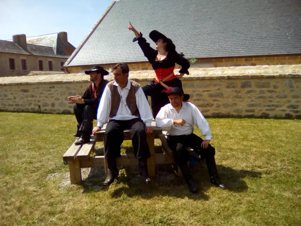 festival citadelle en fête - port louis bretagne - photos passdarm - escrime de spectacle - spectacle d'escrime artistique - costumes - passdarm 2018