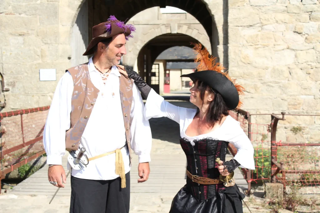 festival citadelle en fête - port louis bretagne - photos passdarm - escrime de spectacle - spectacle d'escrime artistique - costumes - passdarm 2018